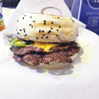Plats et boissons du Restaurant de hamburgers Gomu Champs Elysées à Paris - n°9