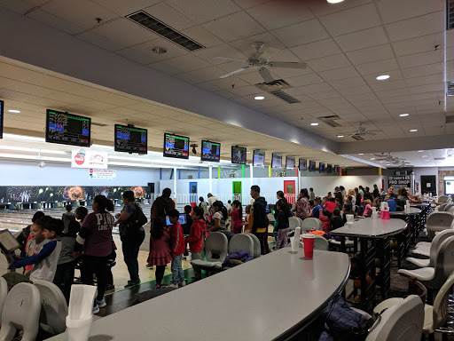 Bowling Alley «Showplace Entertainment Center», reviews and photos, 141 E Service Rd, Staten Island, NY 10314, USA