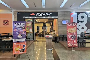 Pizza Hut Restaurant Boulevard, Kuching image