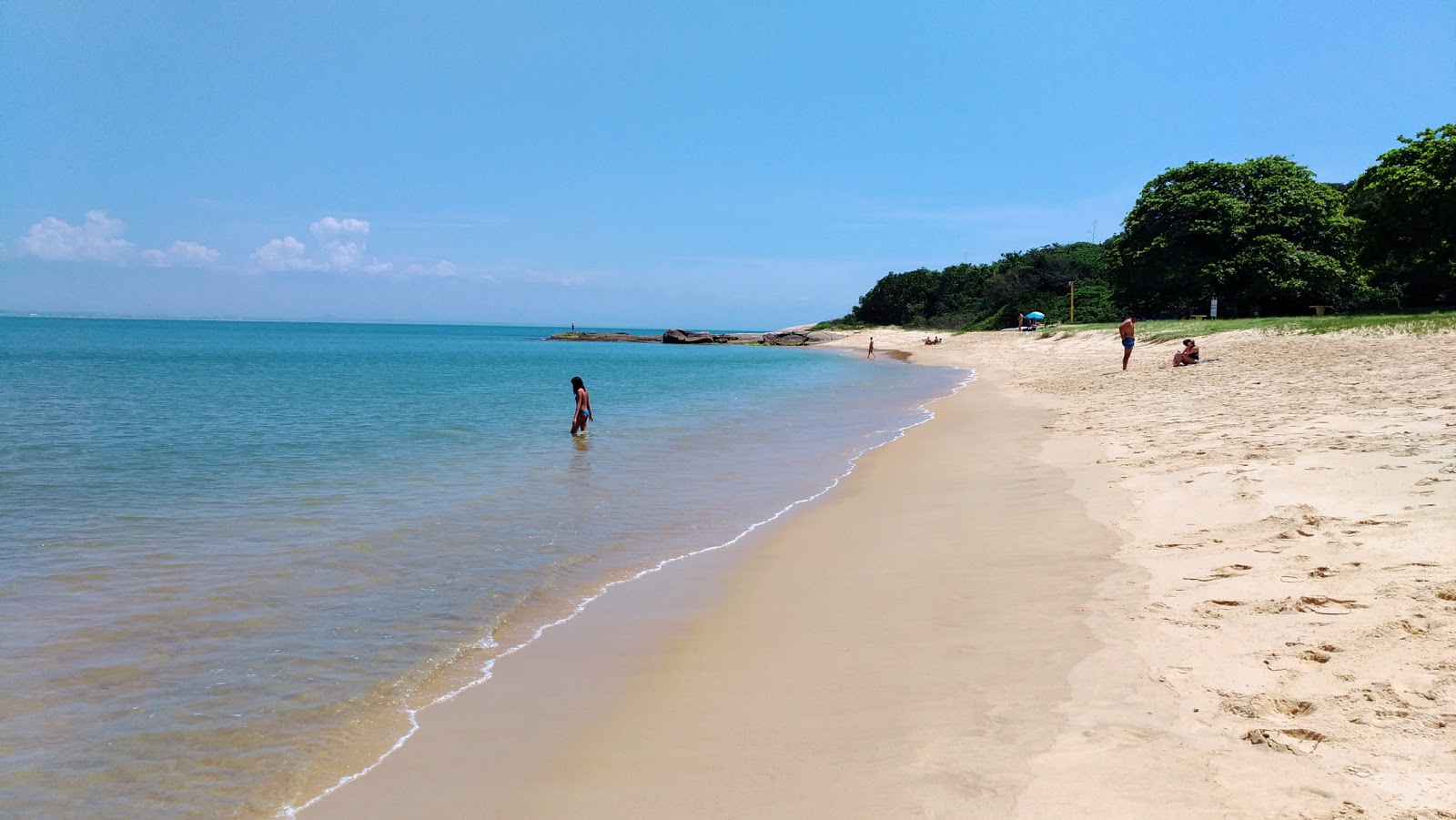 Foto di Praia da Ilha de Santana con una superficie del sabbia beige