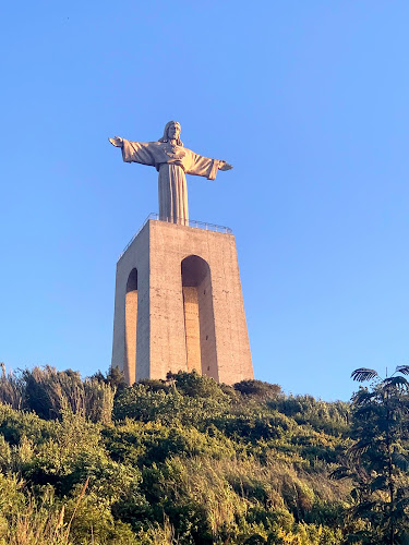 Avaliações doSantuário de Cristo Rei em Almada - Igreja