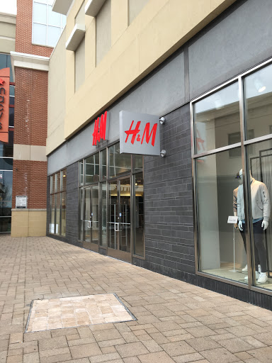H&M, 1620 Cumberland Mall, Atlanta, GA 30339, USA, 