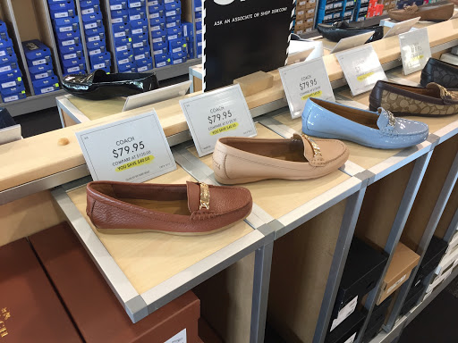 Shoe Store «DSW Designer Shoe Warehouse», reviews and photos, 520 E Waterfront Dr, Homestead, PA 15120, USA