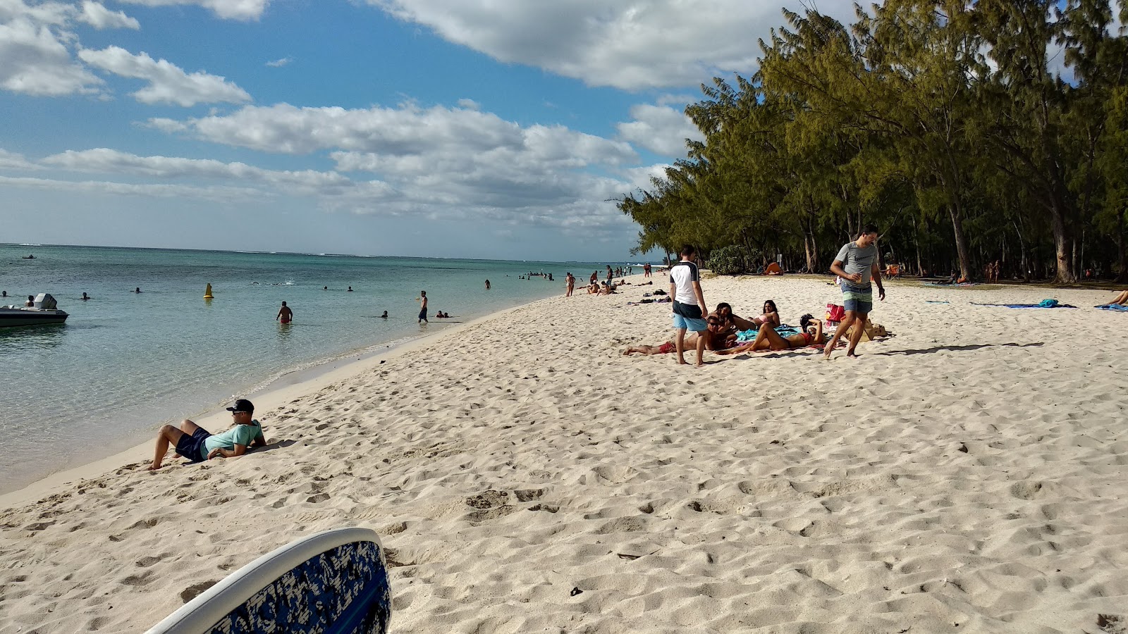 Φωτογραφία του Le Morne Beach - συνιστάται για οικογένειες που ταξιδεύουν με παιδιά