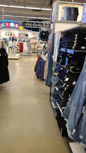 Clothing Store «Old Navy», reviews and photos, 90 Pleasant Valley St, Methuen, MA 01844, USA