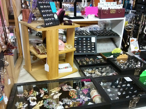 Flea Market «The Douglas Flea Market», reviews and photos, 436 NE Main St, Douglas, MA 01516, USA