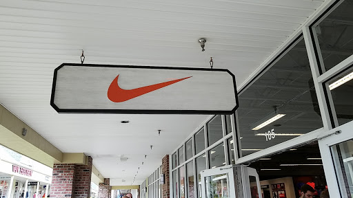 Sporting Goods Store «Nike Factory Store», reviews and photos, 1500 SE East Devils Lake Rd #105, Lincoln City, OR 97367, USA