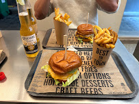 Plats et boissons du Restaurant de hamburgers Le Ruisseau Burger Joint à Paris - n°2