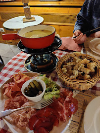 Raclette du Restaurant français Le Châlet à Bourg-Saint-Maurice - n°13