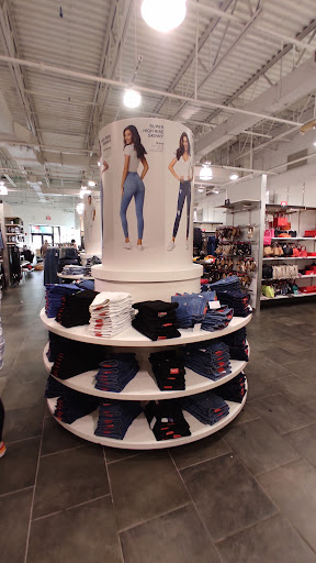 Clothing Store «GUESS Factory», reviews and photos, 1558 The Arches Cir #1558, Deer Park, NY 11729, USA