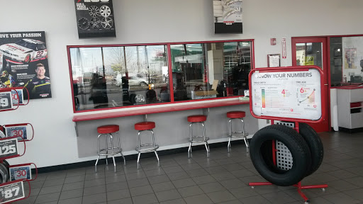 Tire Shop «Discount Tire Store - Eugene, OR», reviews and photos, 4026 W 11th Ave, Eugene, OR 97402, USA