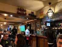 Atmosphère du Restaurant Hall's Beer Tavern à Paris - n°7
