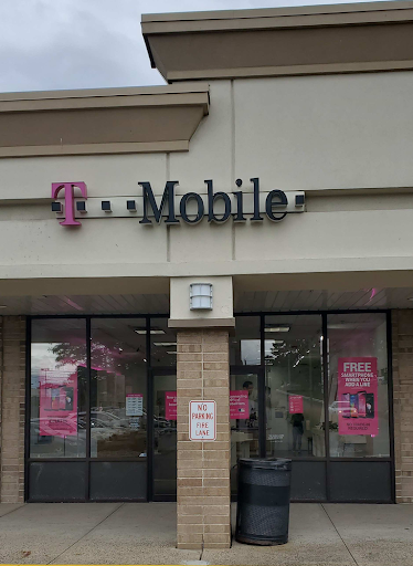Cell Phone Store «T-Mobile», reviews and photos, 411 Barnum Avenue Cutoff G213, Stratford, CT 06614, USA