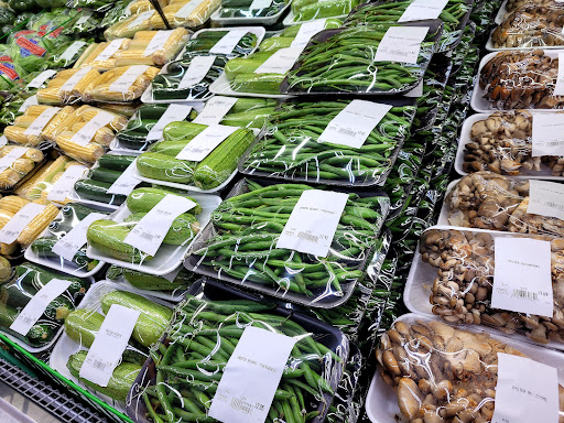 Produce Market «Rogers Park Fruit Market», reviews and photos, 7401 N Clark St, Chicago, IL 60626, USA