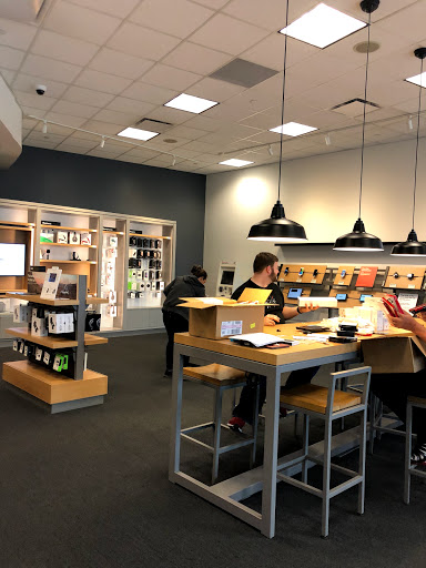 Cell Phone Store «Verizon», reviews and photos, 14139 Town Center Blvd #700, Noblesville, IN 46060, USA