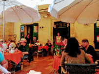 Atmosphère du Restaurant de spécialités provençales La récréation à Lourmarin - n°4