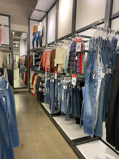 Clothing Store «Old Navy», reviews and photos, 485 River Rd, Edgewater, NJ 07020, USA