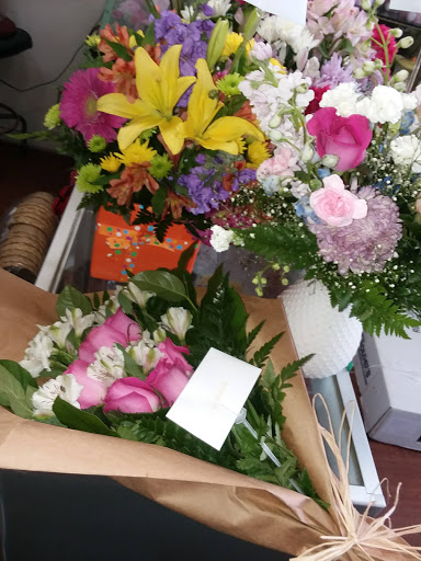 Florist «Send Your Love Flowers & Balloons», reviews and photos, 1417 SW Military Dr, San Antonio, TX 78221, USA