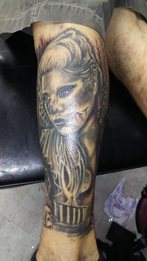 Tattoo Shop «Royal Ink», reviews and photos, 6408 Gulf Fwy, Houston, TX 77023, USA