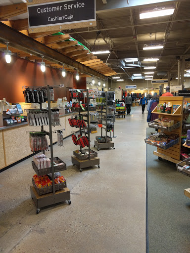 Camping Store «REI», reviews and photos, 1209 E Golf Rd, Schaumburg, IL 60173, USA
