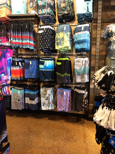 Clothing Store «Tillys», reviews and photos, 343 N Alafaya Trail, Orlando, FL 32828, USA