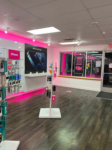 Cell Phone Store «T-Mobile», reviews and photos, 16600 W 159th St #103, Lockport, IL 60441, USA