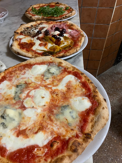 L,angolo pizza....e altro - Via Cesare Battisti, 342, 74121 Taranto TA, Italy