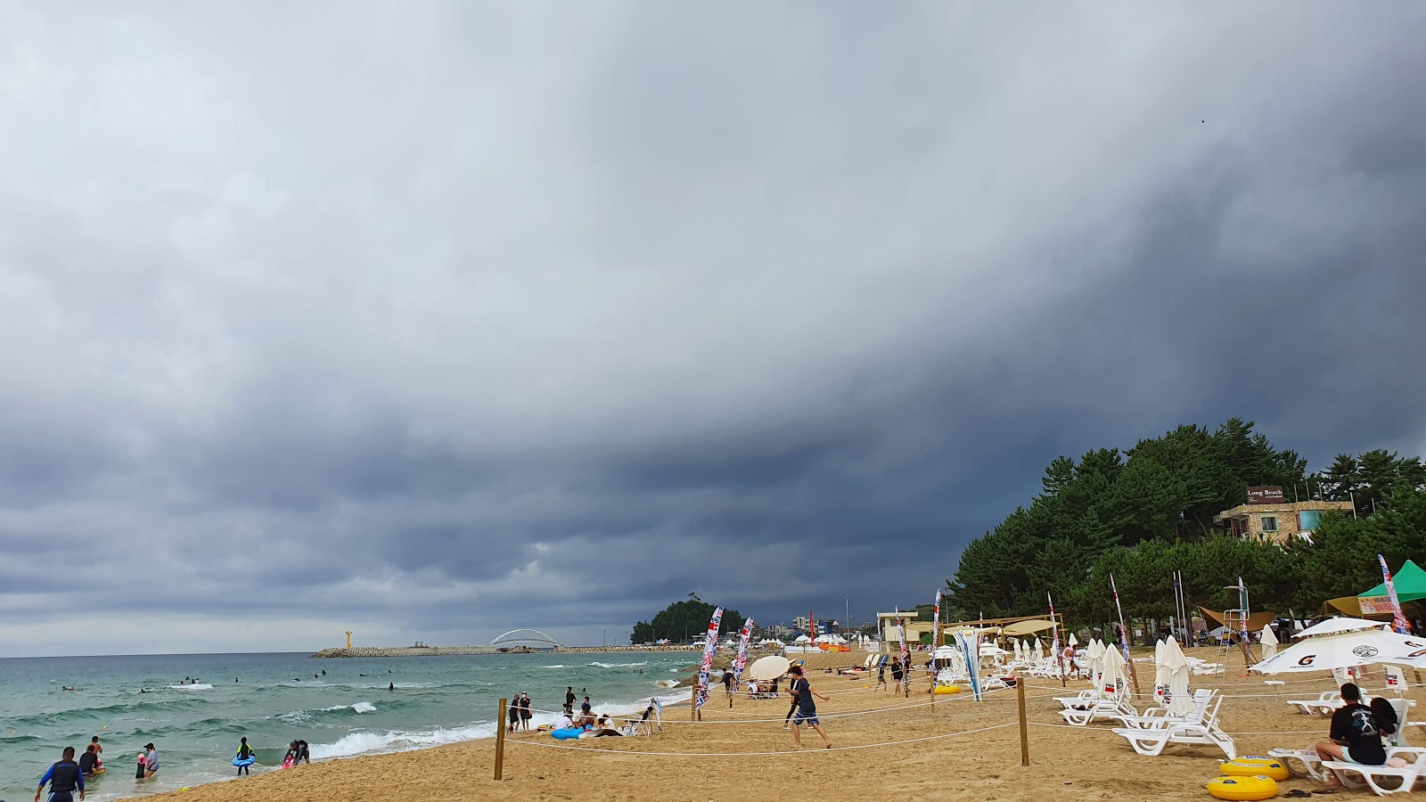 Foto de Namae Beach - lugar popular entre os apreciadores de relaxamento