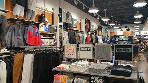 Shoe Store «Champs Sports», reviews and photos, 176 Bellevue Way NE, Bellevue, WA 98004, USA