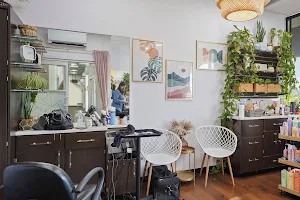 Sola Salon Studios image