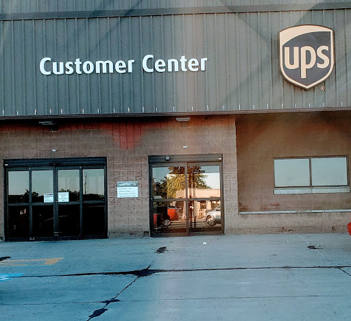 Shipping and Mailing Service «UPS Customer Center - Buffalo», reviews and photos, 931 Bailey Ave, Buffalo, NY 14206, USA