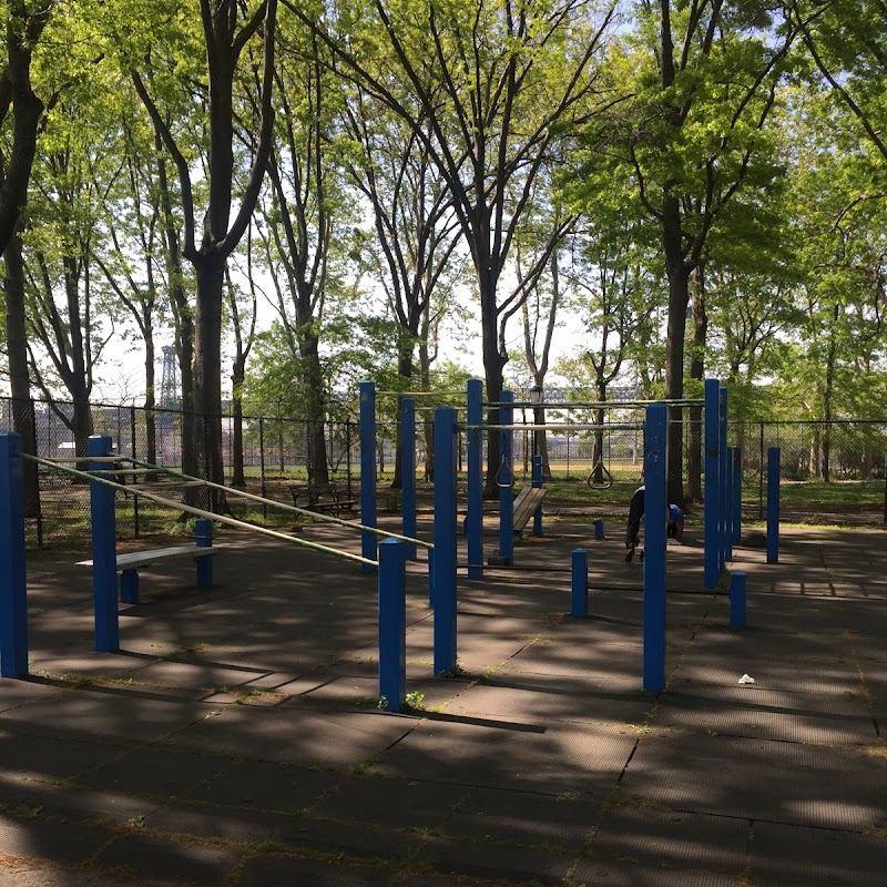 East River Outdoor Gym