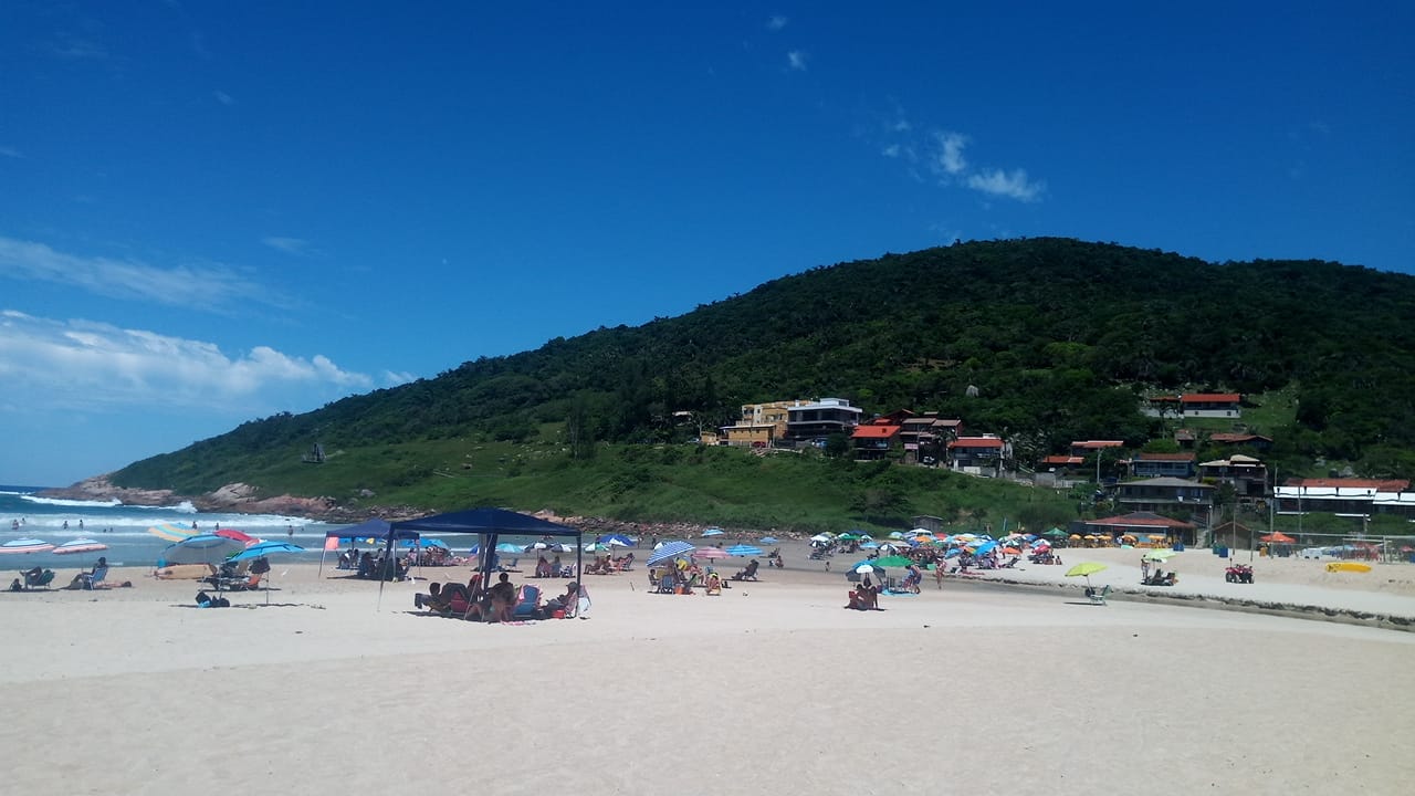 Foto di Praia da Gamboa con molto pulito livello di pulizia