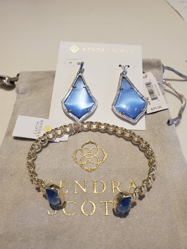 Jewelry Store «Kendra Scott», reviews and photos, 3800 N Lamar Blvd, Austin, TX 78756, USA