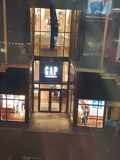 Clothing Store «Gap Outlet», reviews and photos, 411 Washington St, Boston, MA 02110, USA