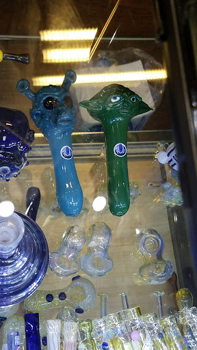 Tobacco Shop «Puffit Smoke & Vape Shop», reviews and photos, 4434 S Archer Ave, Chicago, IL 60632, USA