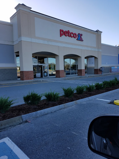 Petco Animal Supplies, 1309 W Main Rd, Middletown, RI 02842, USA, 