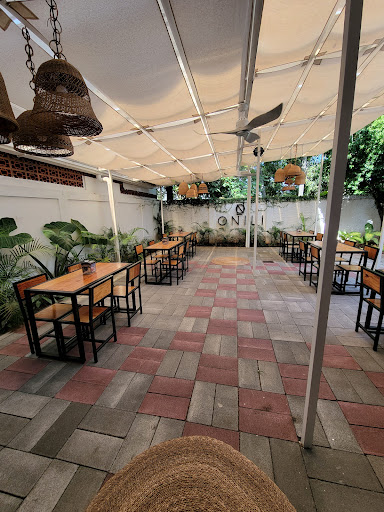 Onili: Restaurante / Café / Bar