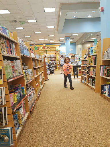 Book Store «Barnes & Noble Oxford Valley», reviews and photos, 210 Commerce Blvd, Fairless Hills, PA 19030, USA