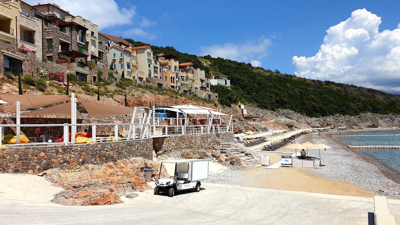 Zdjęcie Lustica beach z poziomem czystości wysoki