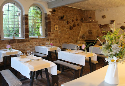 Restaurante El Bisonte Rojo - Av. del Alcalde Antonio Sandi, 6, 39330 Santillana del Mar, Cantabria, Spain