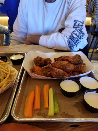 American Restaurant «Willies Locally Known», reviews and photos, 286 Southland Dr, Lexington, KY 40503, USA