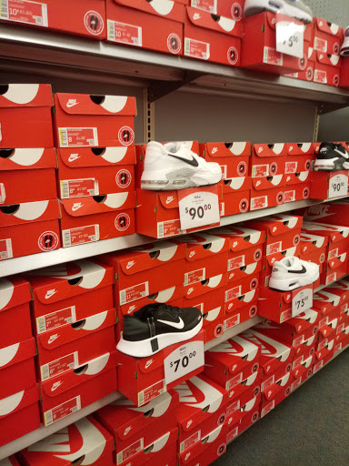 Shoe Store «Shoe Carnival», reviews and photos, 354 S Randall Rd, South Elgin, IL 60177, USA