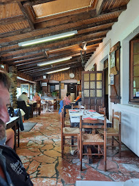 Atmosphère du Restaurant français Restaurant L'orée Du Bois à Louvie-Juzon - n°2