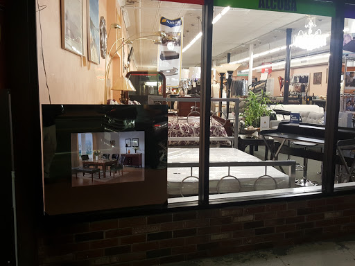 Royals Furniture, 399 Moody St, Waltham, MA 02453, USA, 