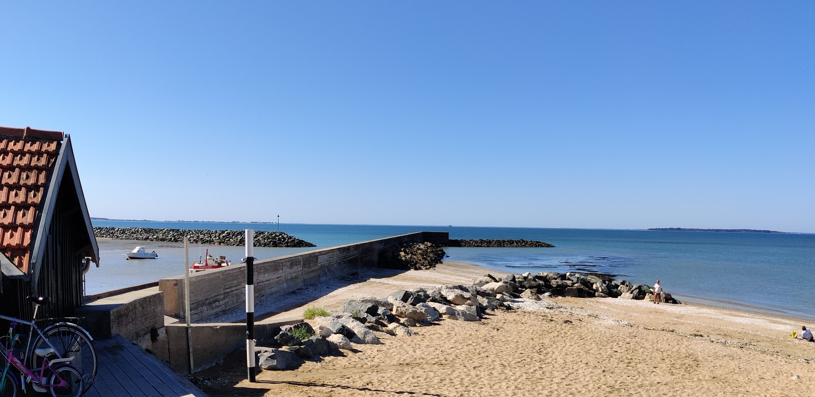 Photo de Chatelaillon Beach avec un rivage droit