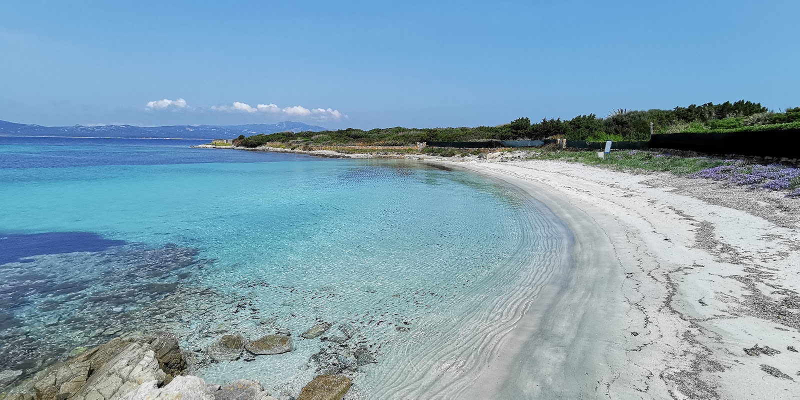 Foto van Spiaggia Hruska met zand met kiezelstenen oppervlakte