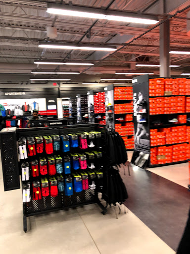 Clothing Store «Nike Factory Store», reviews and photos, 505 Premium Outlets Dr, Monroe, OH 45050, USA