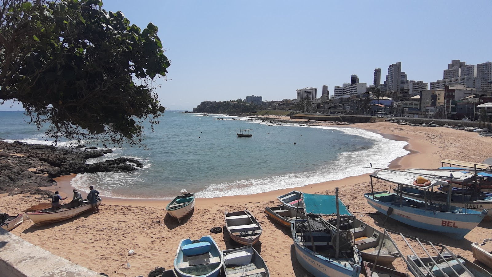 Praia do Rio Vermelho'in fotoğrafı - rahatlamayı sevenler arasında popüler bir yer