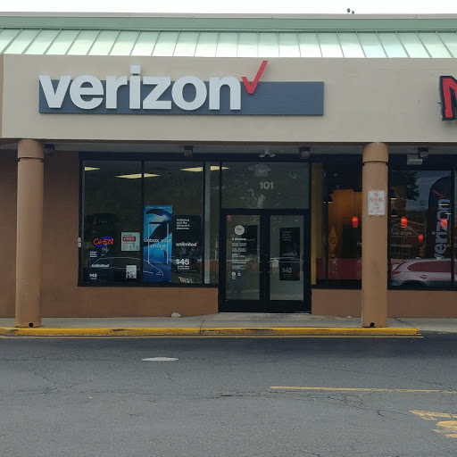 Cell Phone Store «Verizon Authorized Retailer - A Wireless», reviews and photos, 1 Rte 37 W #101, Toms River, NJ 08753, USA